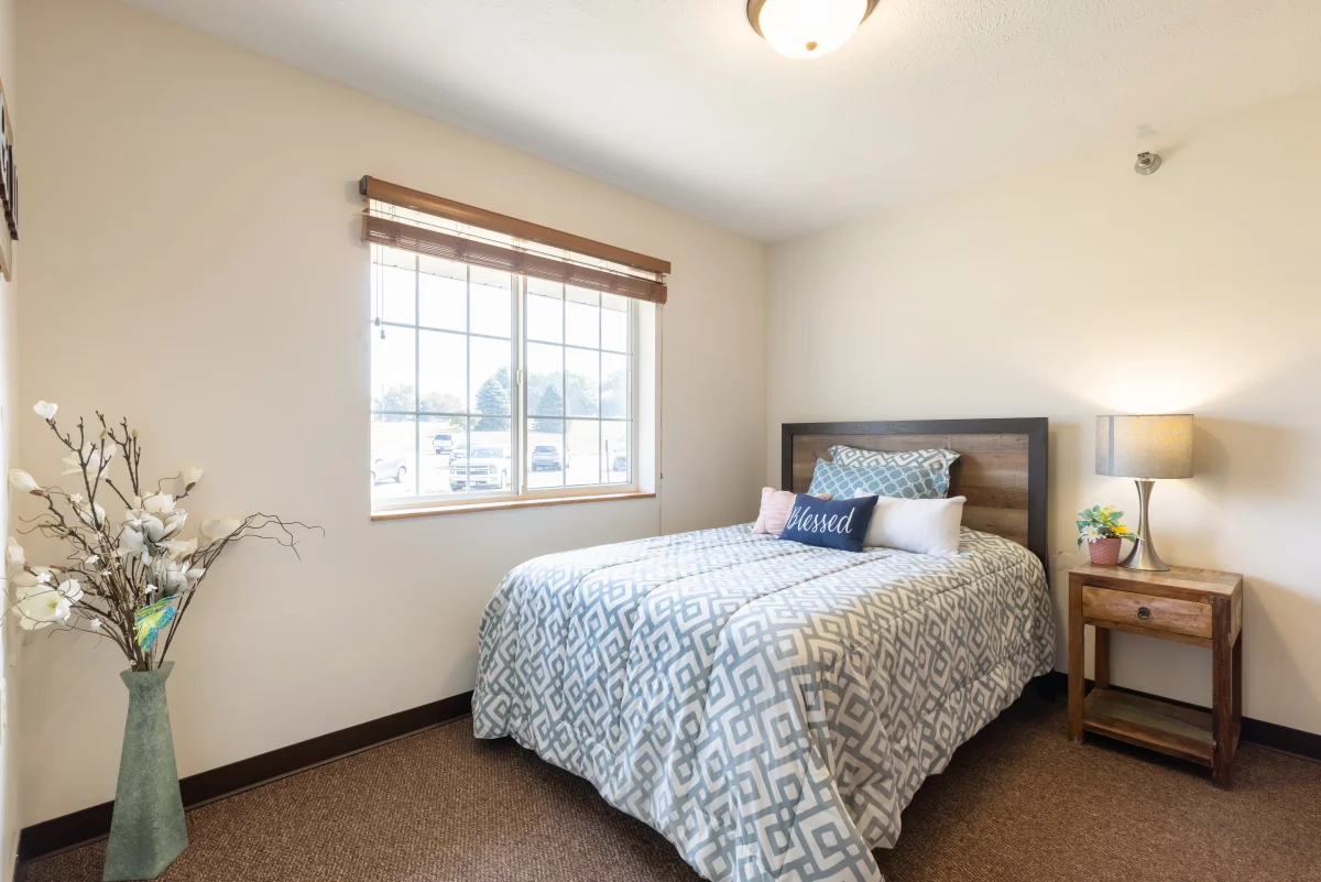 https://www.jaybirdseniorliving11.net/wp-content/uploads/2023/12/Lawton_Senior_Living_06_1200.webp