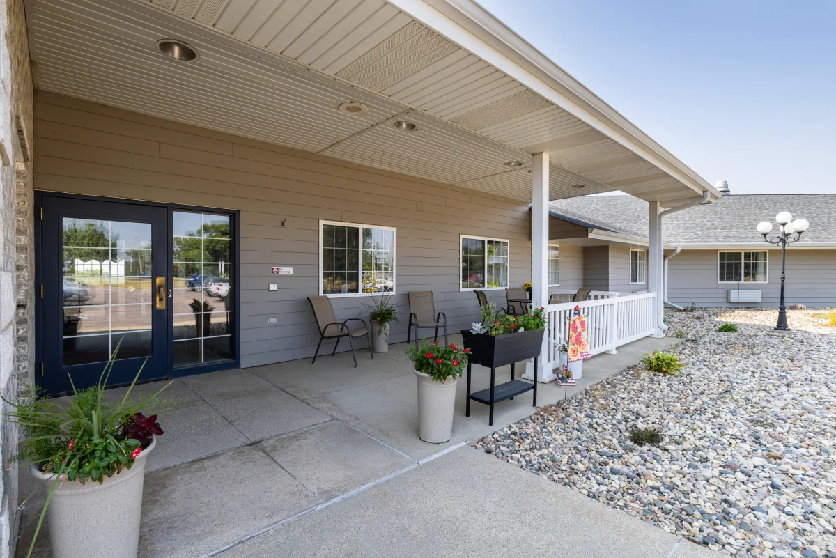 https://www.jaybirdseniorliving11.net/wp-content/uploads/2023/12/Lawton_Senior_Living_16_1200.webp