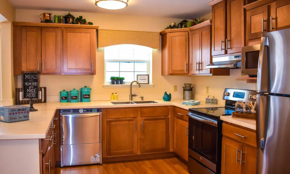 https://www.jaybirdseniorliving11.net/wp-content/uploads/2024/07/Kitchen.webp