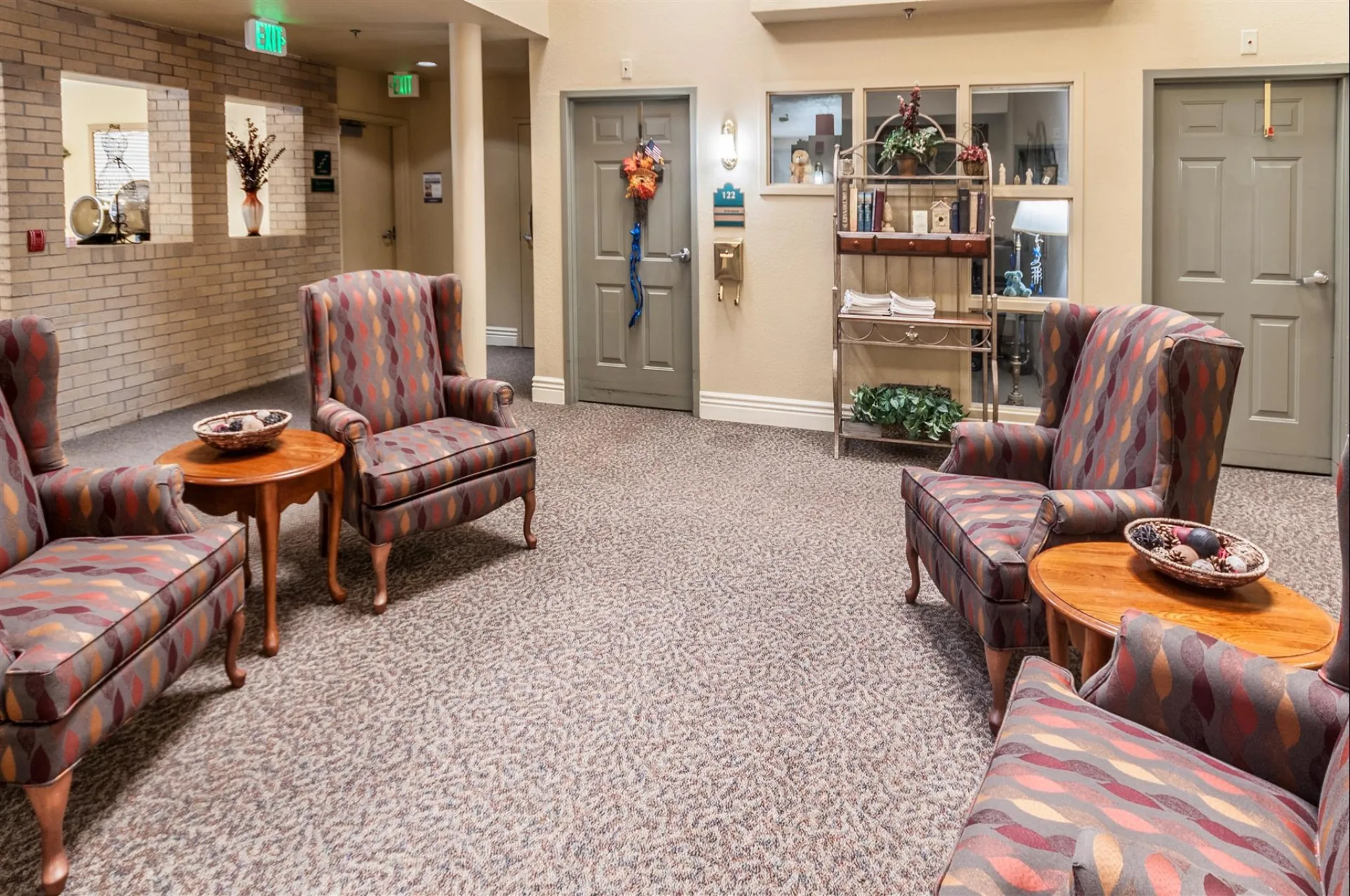 https://www.jaybirdseniorliving11.net/wp-content/uploads/2026/05/grand-villa-assisted-living-common-area-1.webp